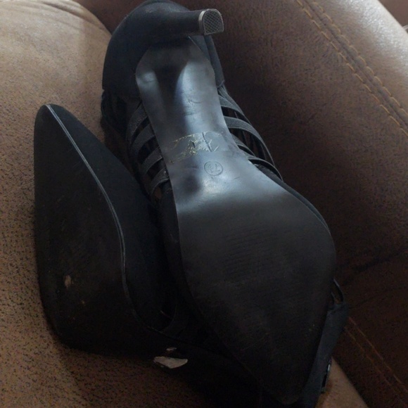 Heels - Picture 3 of 3